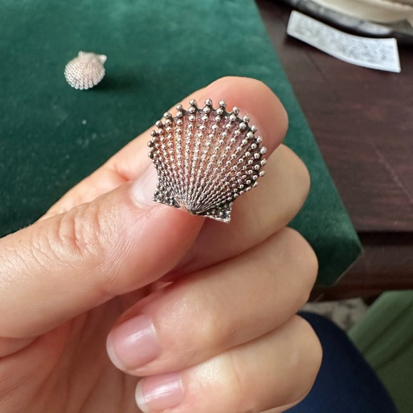 Vintage Silver Shell Earrings - Picture 6 of 7